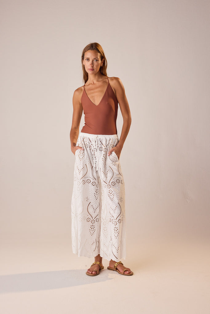 BRODERIE ANGLAISE – Natalie Martin